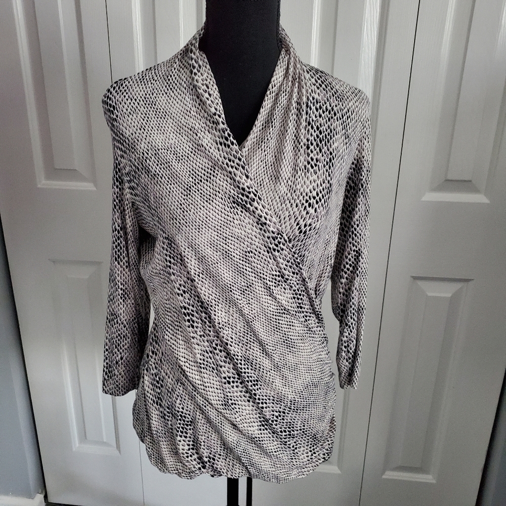 2/$15 EUC Rose & Olive snakeskin patterned blouse